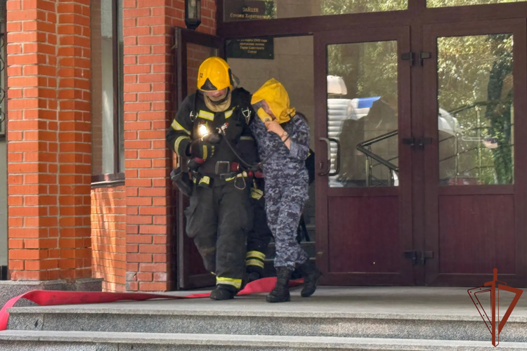 В Москве росгвардейцы провели совместную противопожарную тренировку с МЧС