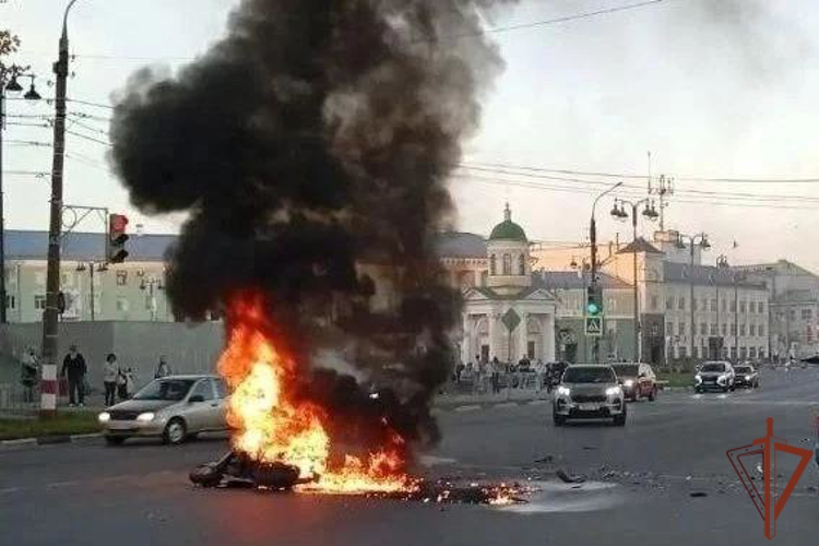 В Дзержинске сотрудники Росгвардии оказали первую помощь пострадавшему в ДТП (видео)