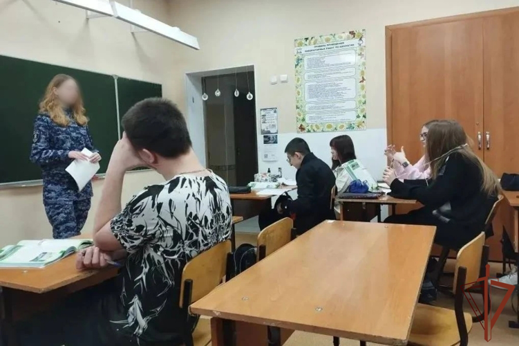 В год 10-летия Росгвардии и 215-летия войск правопорядка в регионах Сибири прошли уроки мужества и дни открытых дверей