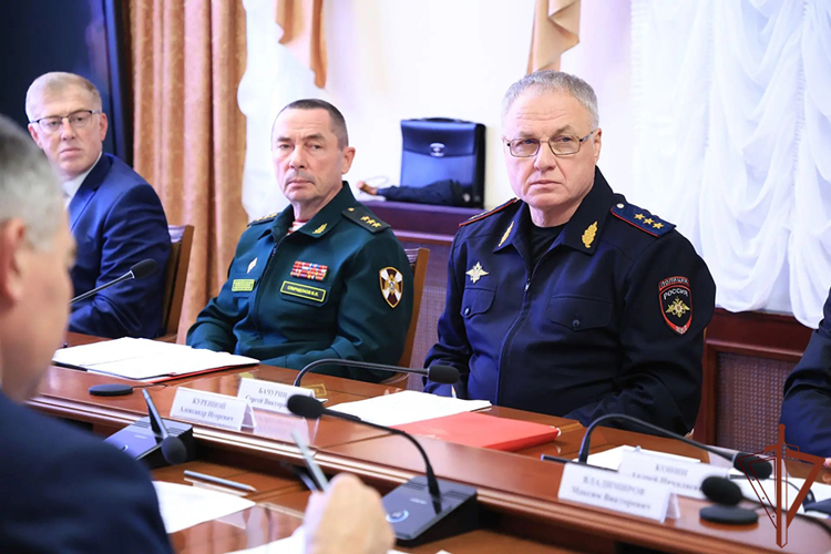 Командующий Северо-Кавказским округом Росгвардии принял участие в заседании Совета при полномочном представителе Президента России