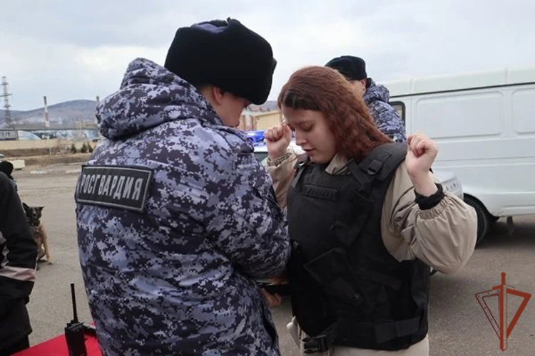 В регионах Сибири росгвардейцы провели профориентационные мероприятия