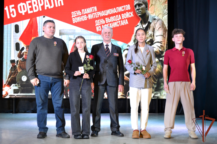 В Курганской области ансамбль песни и пляски Уральского ордена Жукова округа Росгвардии выступил для ветеранов боевых действий