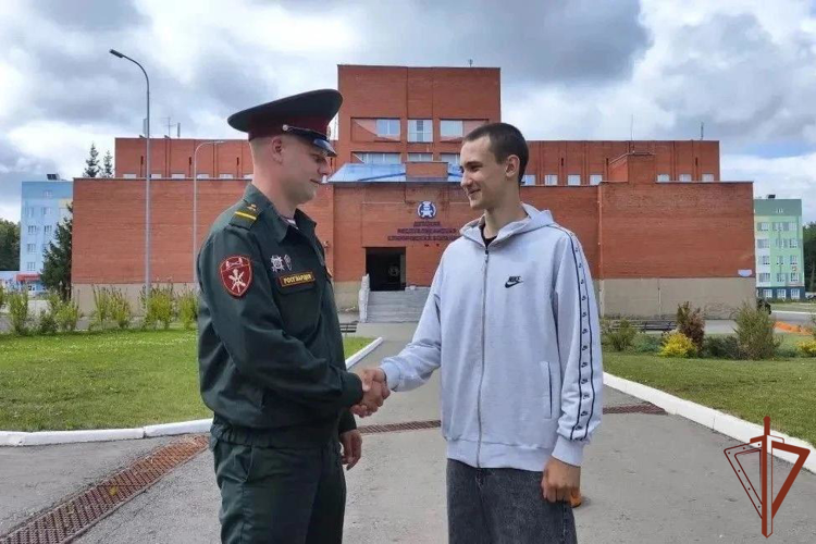 В Саранске росгвардеец пришел на помощь подростку, пострадавшему на пожаре (видео)