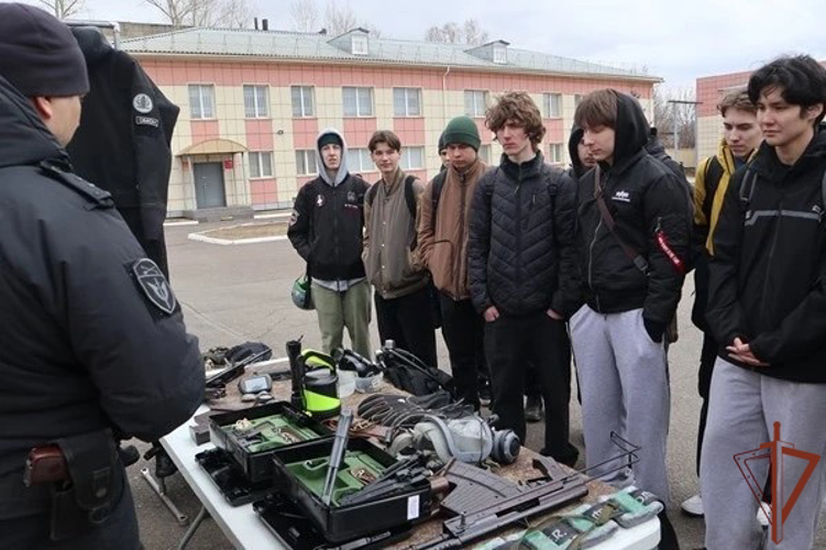 В регионах Сибири росгвардейцы провели профориентационные мероприятия