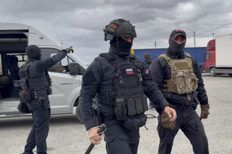 В Новосибирской области при силовой поддержке спецназа Росгвардии проходят миграционные рейды (видео)