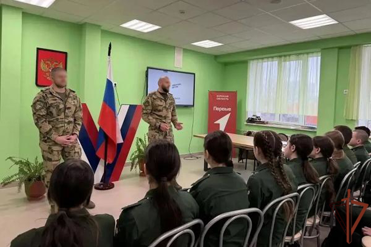 В Курске росгвардейцы провели для школьников уроки мужества, посвященные Дню памяти жертв геноцида советского народа