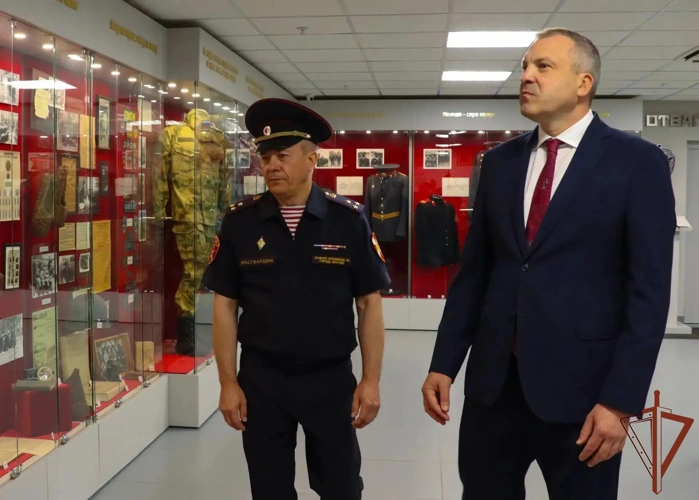В Москве росгвардейцы встретились с телеведущим Евгением Поповым (видео)