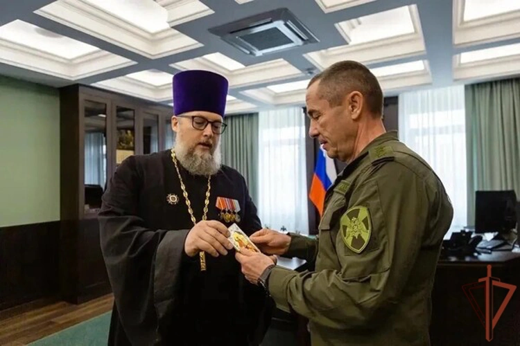 Командующий Северо-Кавказским округом Росгвардии встретился с представителями военного духовенства