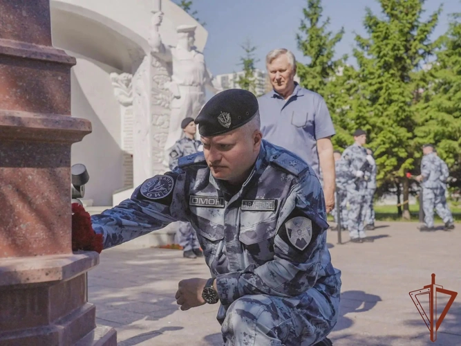 В Москве сотрудники ОМОН «Авангард» почтили память первого командира спецподразделения