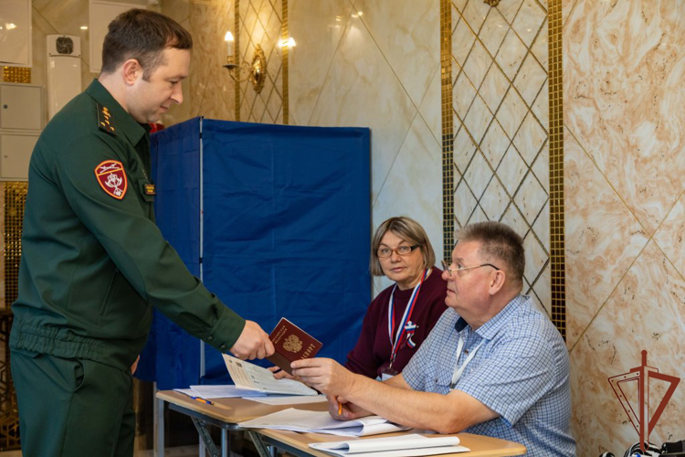 Уральский округ Росгвардии принимает участие в Едином дне голосования (видео)