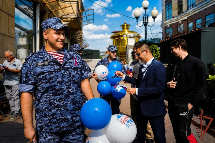 Росгвардейцы приняли участие в акции «Российский триколор» в Москве