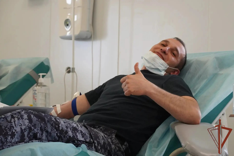 В Саратове росгвардейцы поддержали всероссийскую донорскую акцию «От сердца к сердцу» (видео)