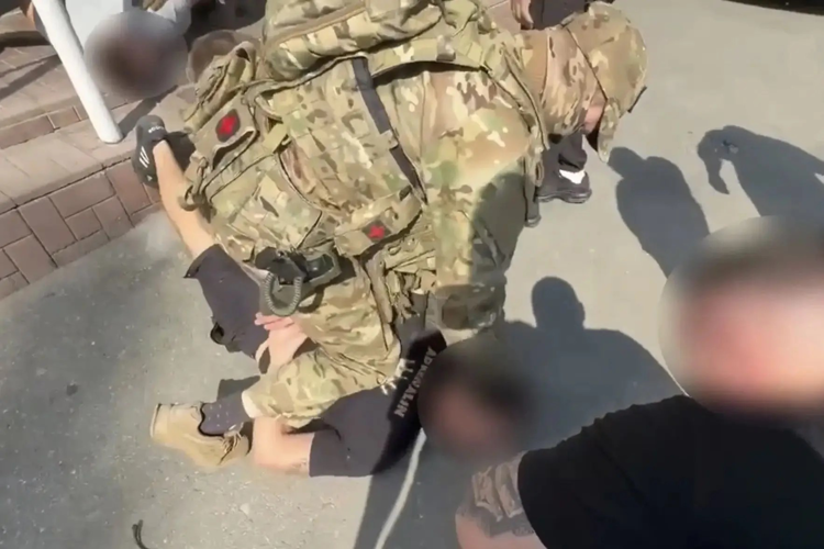 В Новосибирске при содействии СОБР Росгвардии задержаны подозреваемые в угрозах сотрудникам полиции