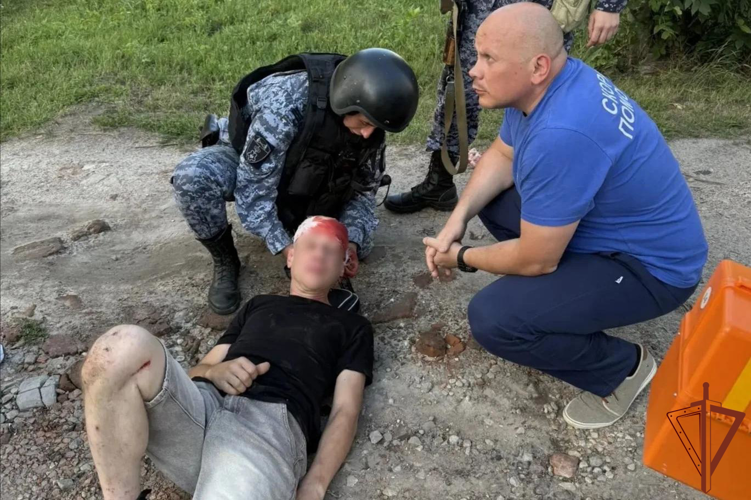 В Саратовской области сотрудники Росгвардии оказали помощь пострадавшему велосипедисту