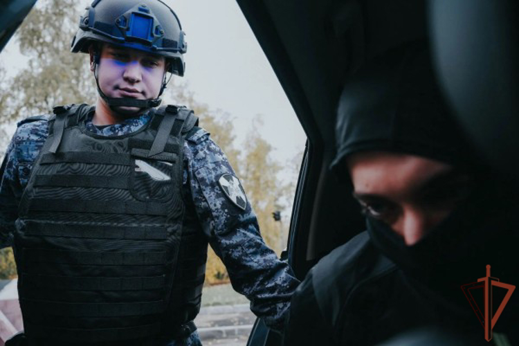 Росгвардейцы провели тактико-специальную тренировку на охраняемом объекте в Москве