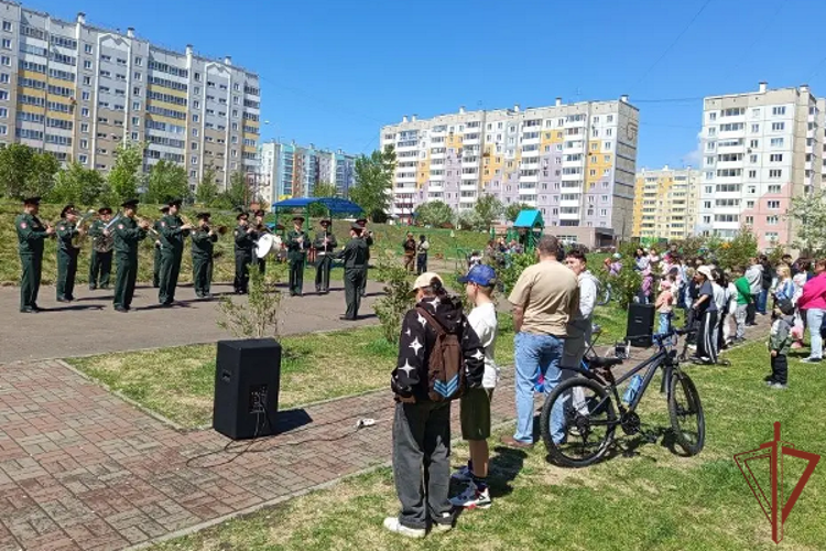 Росгвардейцы провели праздничные мероприятия для юных жителей Сибири