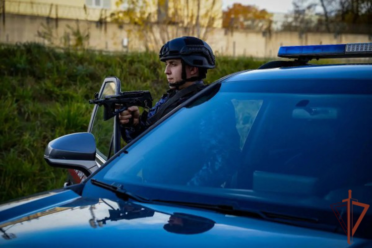 В Москве росгвардейцы провели тактико-специальную тренировку на охраняемом объекте (видео)