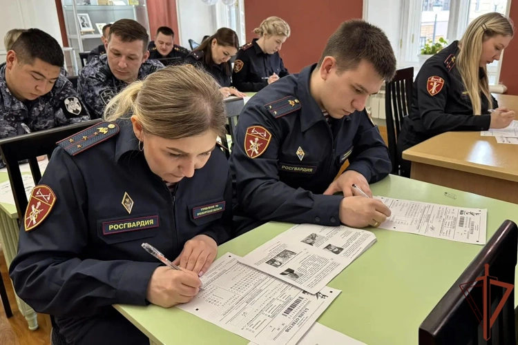 В Приволжье росгвардейцы написали «Диктант Победы» (видео)