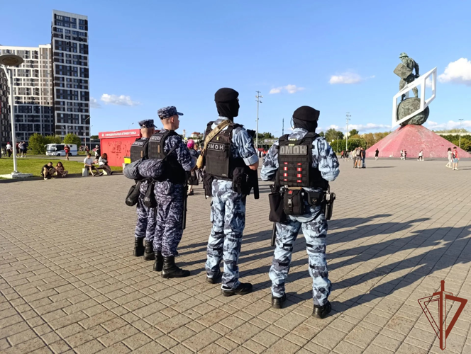 Росгвардия обеспечила безопасность проведения массовых мероприятий в Москве (видео)