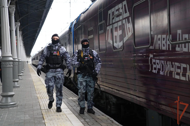 Росгвардейцы обеспечили безопасность тематической передвижной выставки «Поезд Победы» в Москве