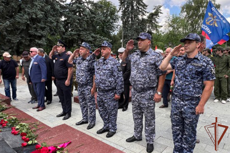 Сотрудники и военнослужащие Росгвардии на Северном Кавказе приняли участие в мероприятиях ко Дню ветеранов боевых действий
