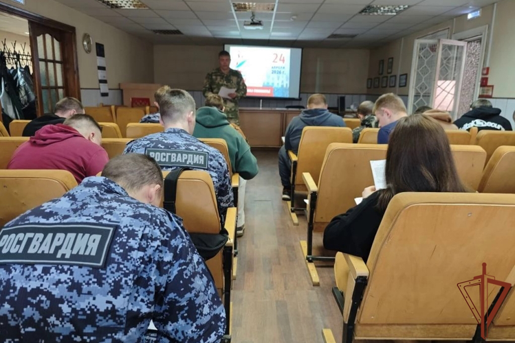 Личный состав Уральского округа Росгвардии принял участие в международной акции «Диктант Победы»