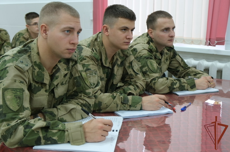 Учебно-методический сбор с офицерами-выпускниками военных вузов завершился в Сибирском округе Росгвардии