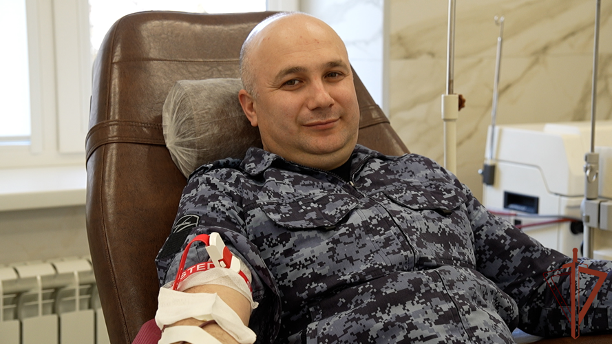 На Северном Кавказе росгвардейцы приняли участие в акциях по сдаче крови в Национальный день донора