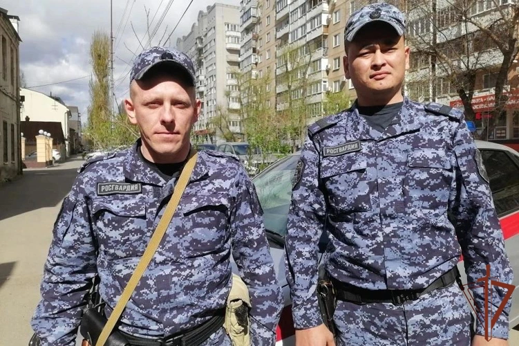 В Саратове росгвардейцы пресекли деятельность наркокурьера (видео)