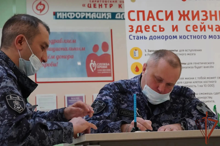 В Саратове росгвардейцы поддержали всероссийскую донорскую акцию «От сердца к сердцу» (видео)