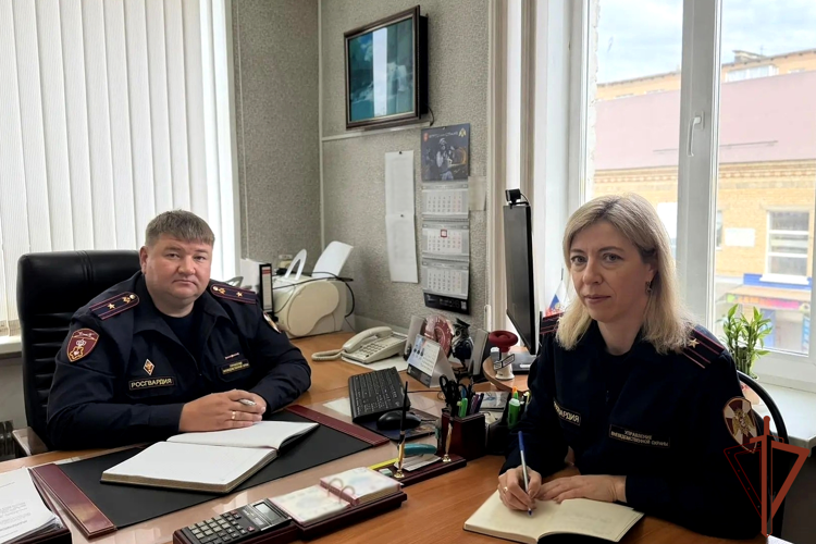 Семья из Челябинской области поблагодарила росгвардейцев за помощь в розыске пропавшего сына