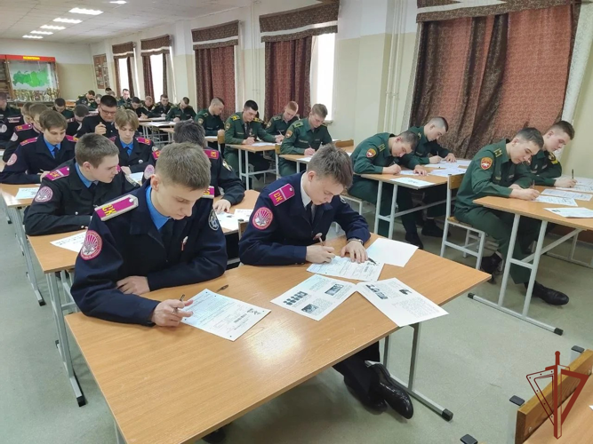 Росгвардейцы присоединились к международной акции «Диктант Победы» в Сибири