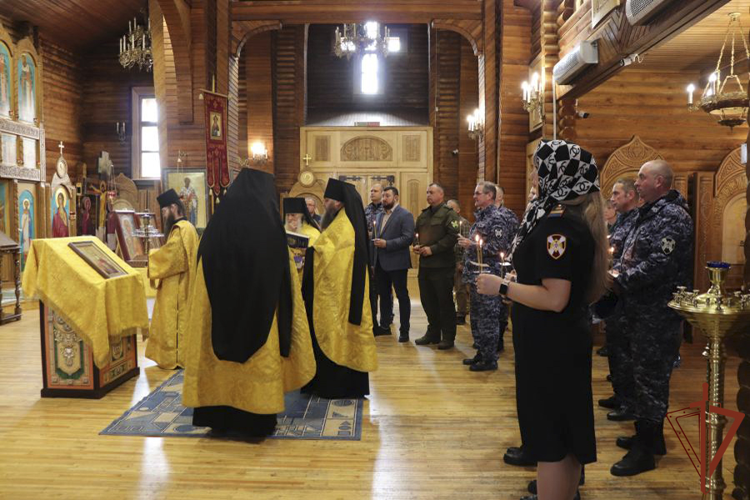 На Дальнем Востоке почтили память небесного покровителя Росгвардии — святого князя Владимира