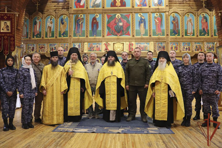 На Дальнем Востоке почтили память небесного покровителя Росгвардии — святого князя Владимира