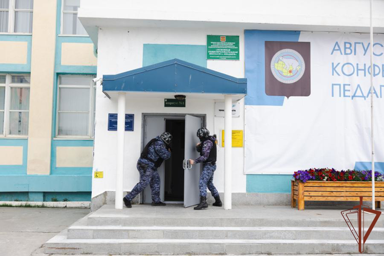 На Дальнем Востоке росгвардейцы приняли участие во всероссийском учении по обеспечению безопасности в образовательных учреждениях