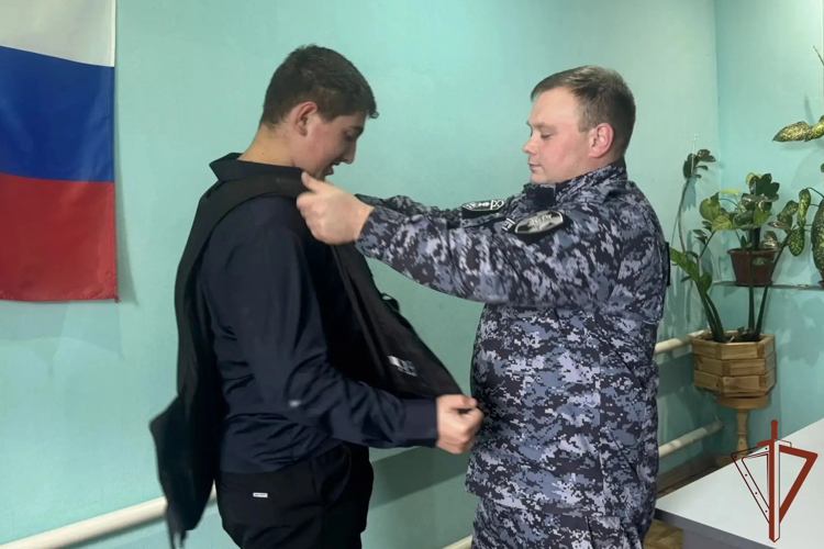 В Сибири росгвардейцы проводят профориентационные встречи с молодежью и участвуют в ярмарках вакансий