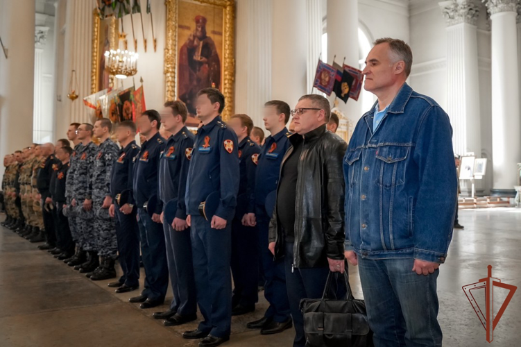 В Санкт-Петербурге росгвардейцы приняли участие в праздничном богослужении в ознаменование Дня Победы