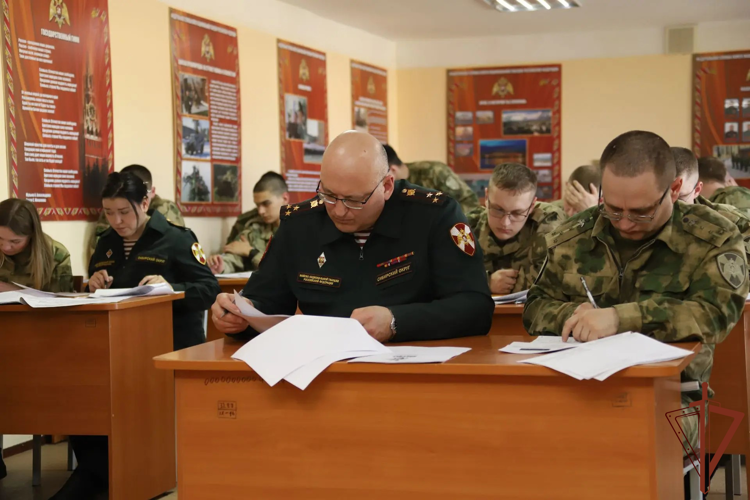 Росгвардейцы присоединились к международной акции «Диктант Победы» в Сибири