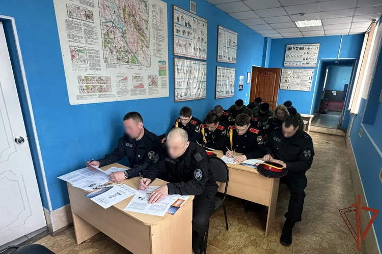 Росгвардейцы присоединились к международной акции «Диктант Победы» в Сибири
