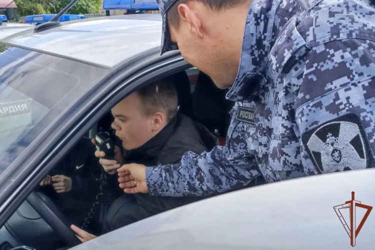 Росгвардейцы провели патриотические мероприятия в регионах Сибири