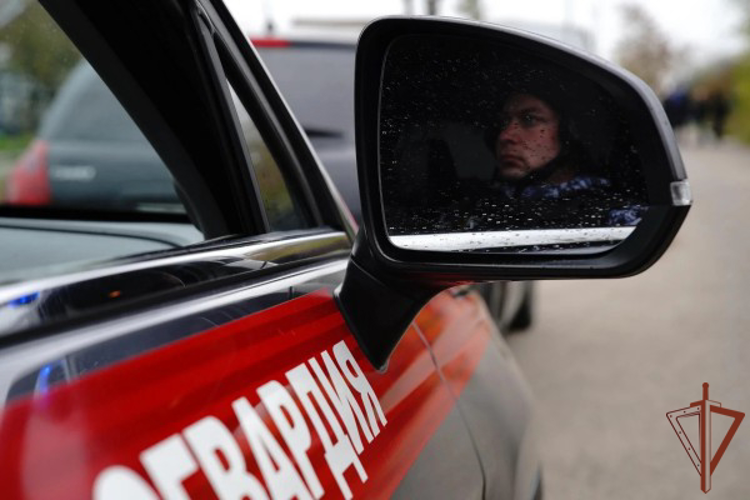 Росгвардейцы задержали подозреваемого в незаконном обороте наркотиков  в Москве (видео)