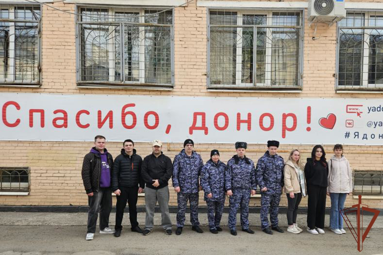 В Санкт-Петербурге сотрудники Росгвардии сдали кровь для пациентов городских больниц