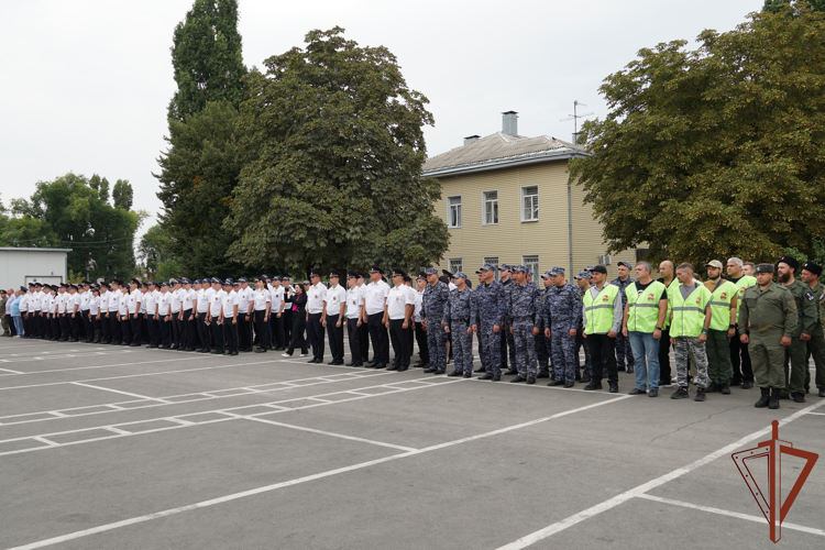 В Воронеже росгвардейцы приняли участие в общегородском гарнизонном разводе