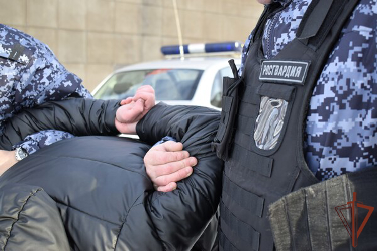 Сотрудники Росгвардии пресекли противоправные действия в торговом центре Владикавказа