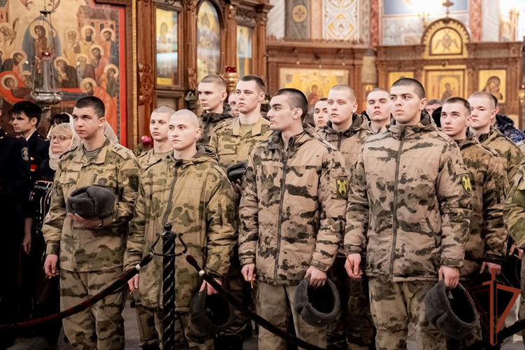 Командование и личный состав Приволжского ордена Жукова округа Росгвардии приняли участие в молебне о русском воинстве