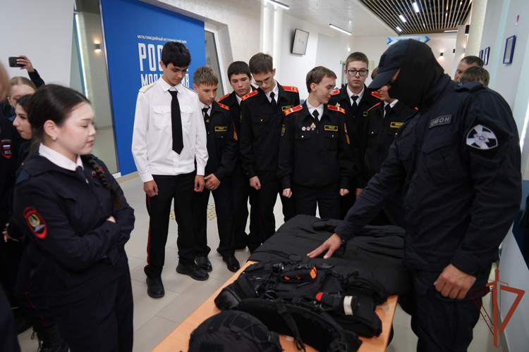 В Югре прошла масштабная встреча росгвардейцев с молодежью региона