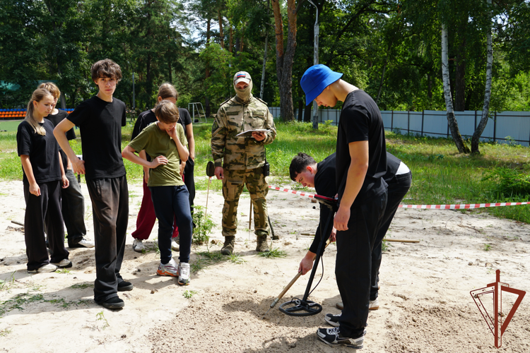 Росгвардейцы провели для школьников Воронежской области военно-спортивную игру «Зарница» в новом формате (видео)
