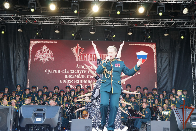 Академический ансамбль Росгвардии поздравил ульяновцев с Днем города