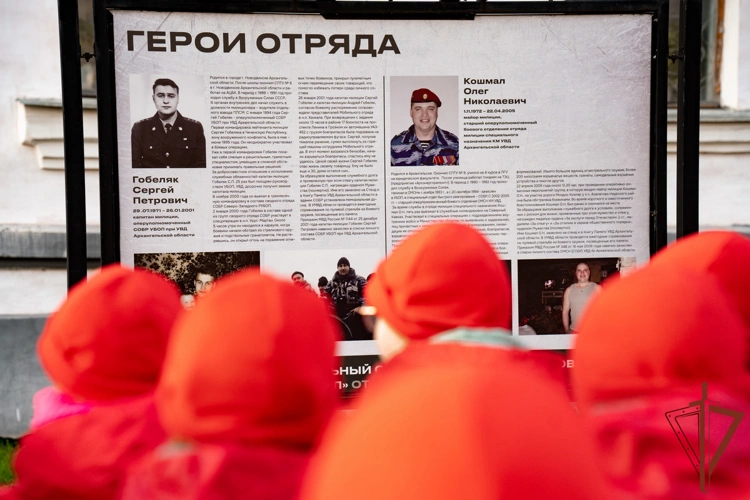В Архангельске открылась выставка, посвященная СОБР «Архангел» Росгвардии