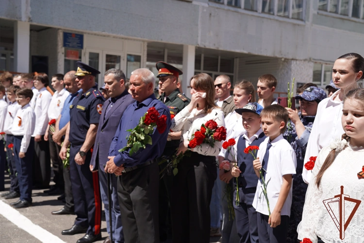 «Парту Героя» в память о сотруднике Росгвардии Вячеславе Гаврилове открыли в Курске